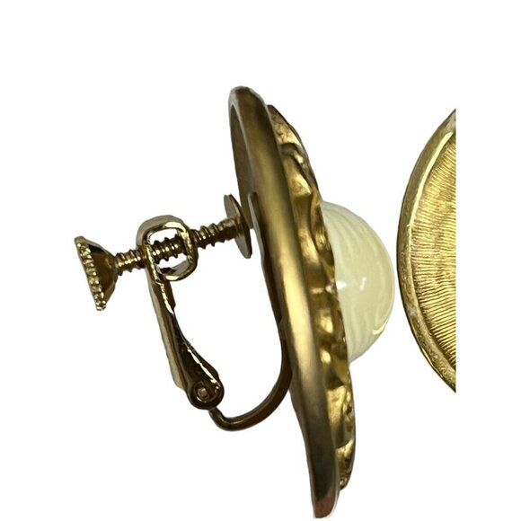 Vintage Napier Gold Tone Large Conch Circular Earring Ivory Center Regal Gaudy - Picture 5 of 6